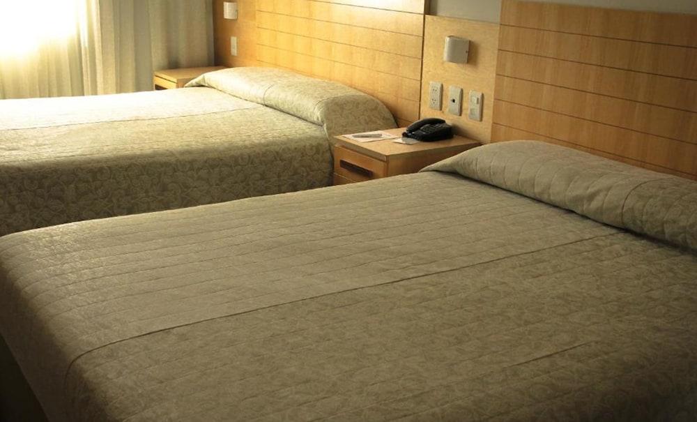 ריו דה ז'ניירו Hotel Atlantico Tower מראה חיצוני תמונה Two beds in a hotel room