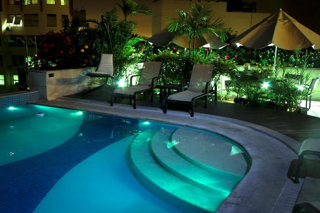 ריו דה ז'ניירו Hotel Atlantico Tower מראה חיצוני תמונה A swimming pool with a swimming pool light