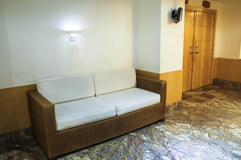 ריו דה ז'ניירו Hotel Atlantico Tower מראה חיצוני תמונה A sofa in a hotel room.