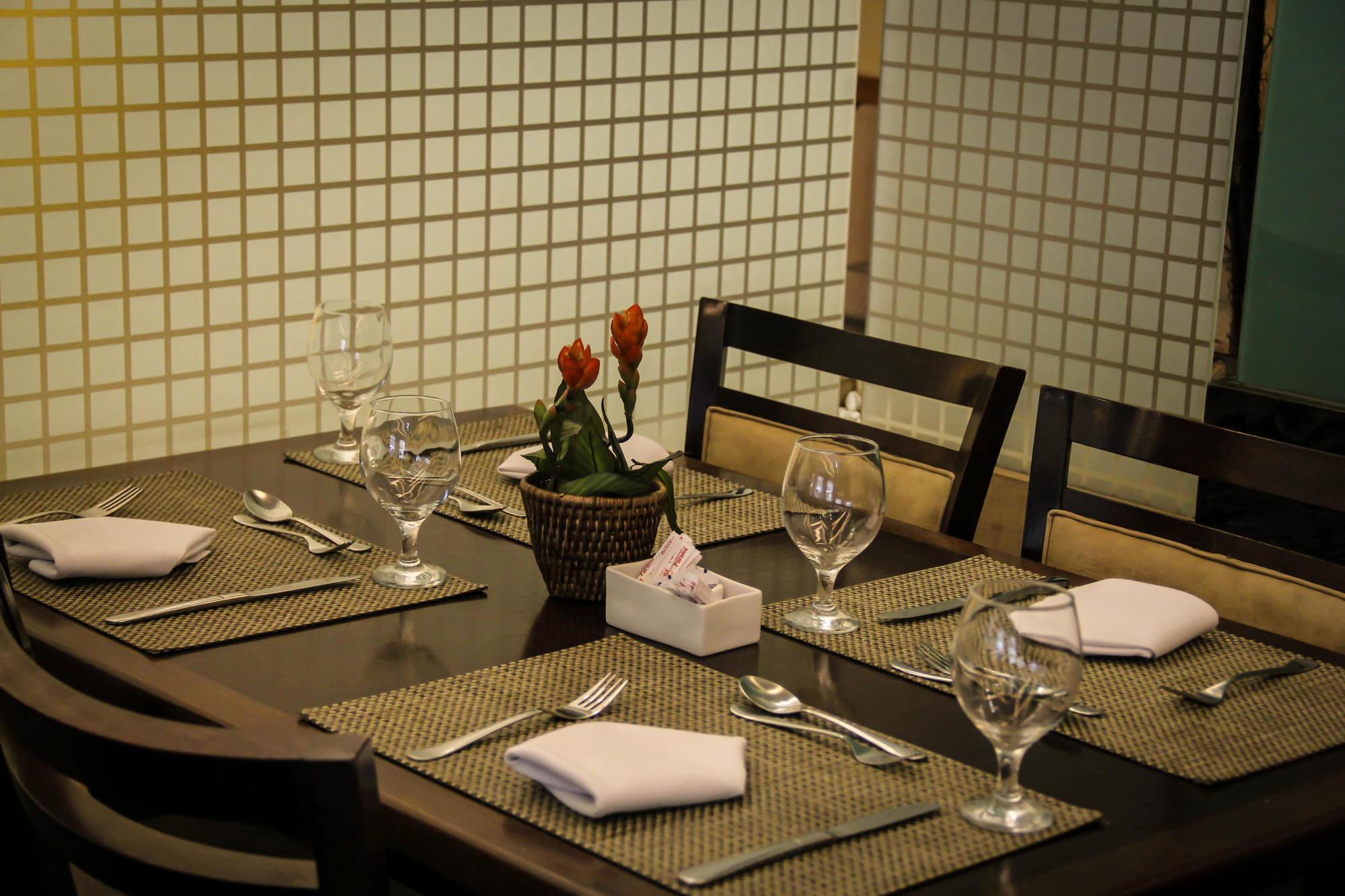 ריו דה ז'ניירו Hotel Atlantico Tower מראה חיצוני תמונה A table set for a meal at a restaurant